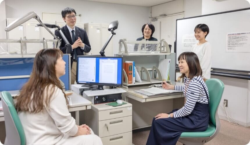 画像：大学院生研究室の紹介